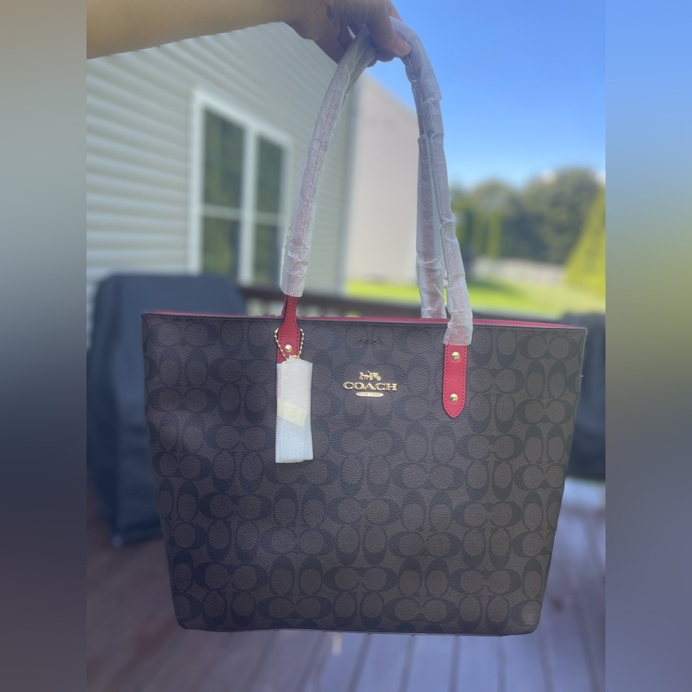 Coach Town Tote In Signature Canvas